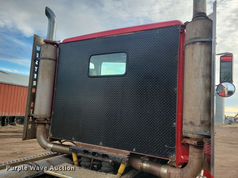 image for item NB9865 2001 Western Star 4964EX semi truck