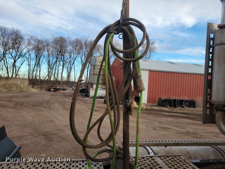 image for item NB9865 2001 Western Star 4964EX semi truck