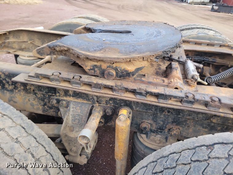 image for item NB9865 2001 Western Star 4964EX semi truck