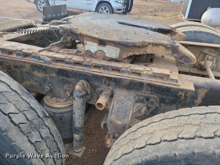 image for item NB9865 2001 Western Star 4964EX semi truck