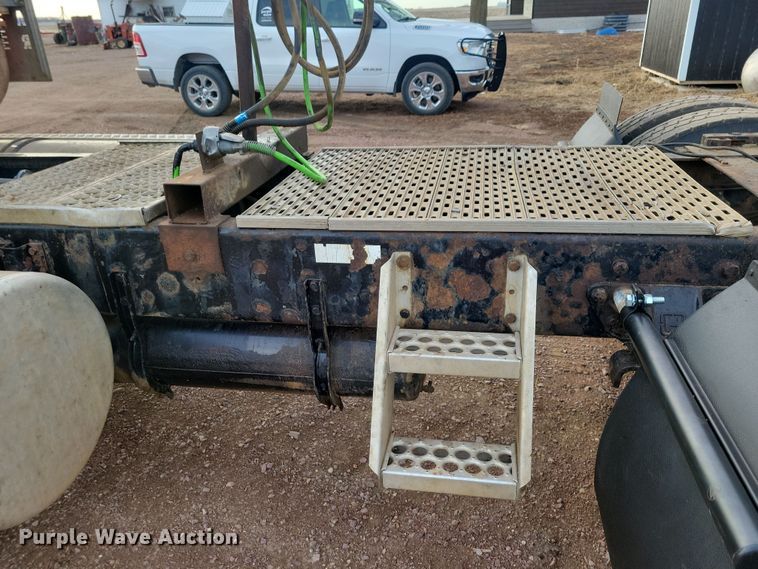 image for item NB9865 2001 Western Star 4964EX semi truck