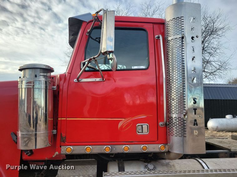 image for item NB9865 2001 Western Star 4964EX semi truck