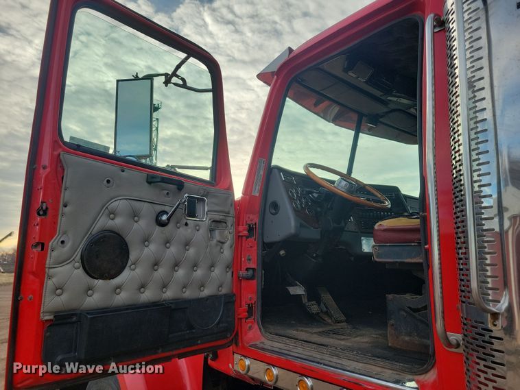 image for item NB9865 2001 Western Star 4964EX semi truck