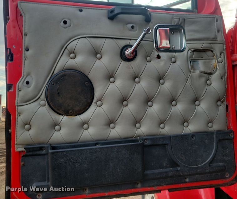 image for item NB9865 2001 Western Star 4964EX semi truck