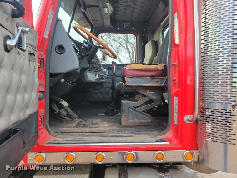 image for item NB9865 2001 Western Star 4964EX semi truck