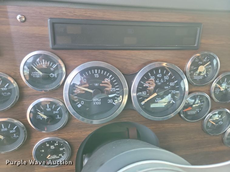 image for item NB9865 2001 Western Star 4964EX semi truck