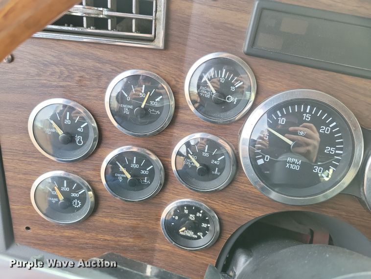 image for item NB9865 2001 Western Star 4964EX semi truck