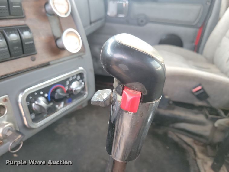 image for item NB9865 2001 Western Star 4964EX semi truck