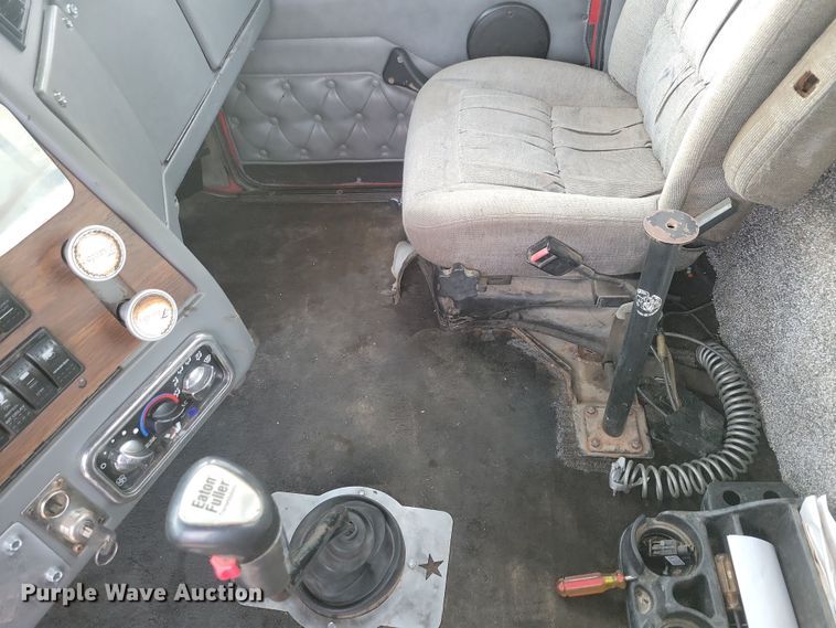 image for item NB9865 2001 Western Star 4964EX semi truck