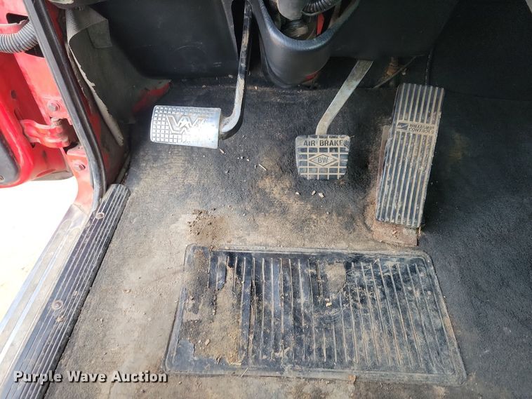 image for item NB9865 2001 Western Star 4964EX semi truck