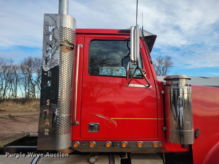 image for item NB9865 2001 Western Star 4964EX semi truck