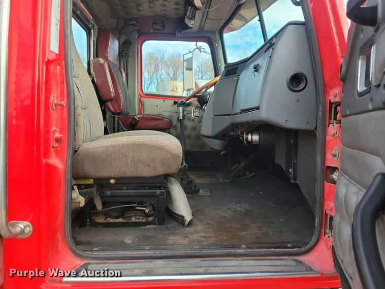 image for item NB9865 2001 Western Star 4964EX semi truck