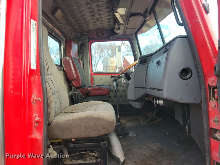 image for item NB9865 2001 Western Star 4964EX semi truck