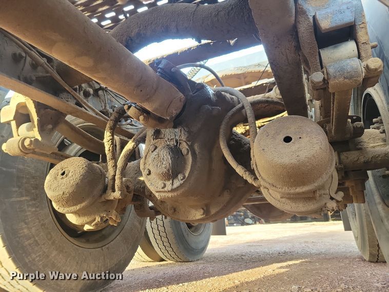 image for item NB9865 2001 Western Star 4964EX semi truck