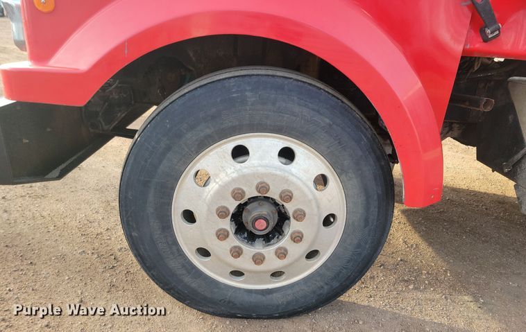 image for item NB9865 2001 Western Star 4964EX semi truck