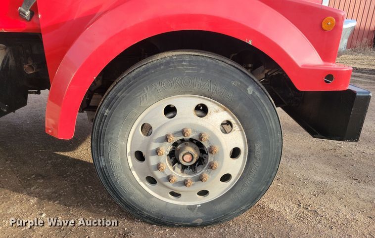 image for item NB9865 2001 Western Star 4964EX semi truck