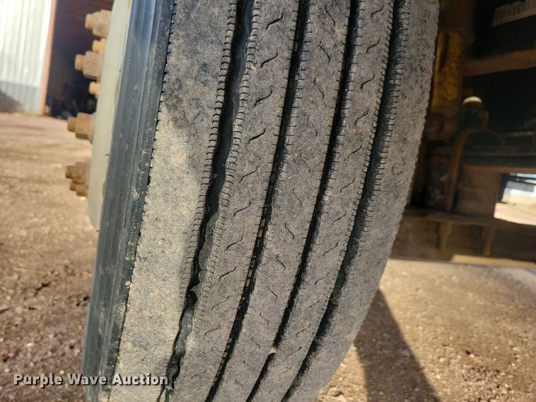 image for item NB9865 2001 Western Star 4964EX semi truck