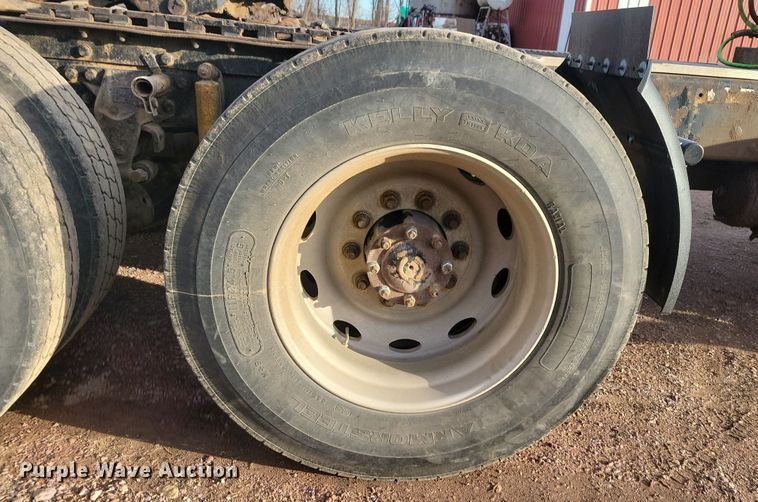 image for item NB9865 2001 Western Star 4964EX semi truck