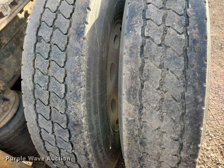 image for item NB9865 2001 Western Star 4964EX semi truck