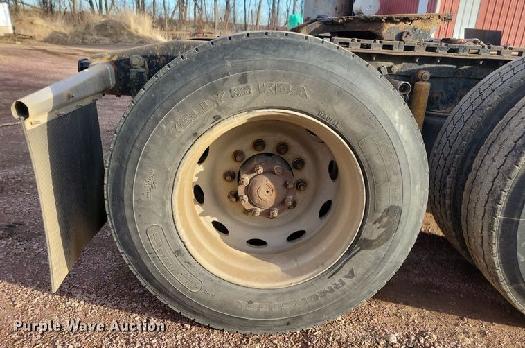 image for item NB9865 2001 Western Star 4964EX semi truck