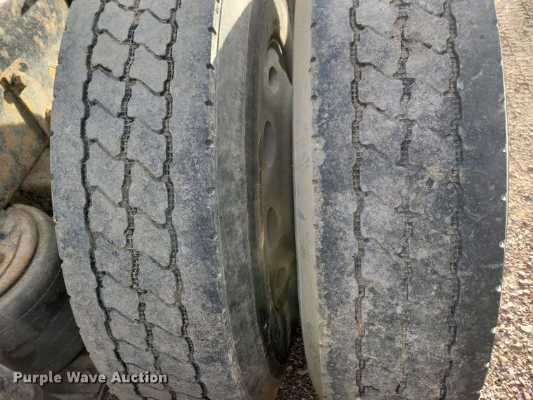 image for item NB9865 2001 Western Star 4964EX semi truck