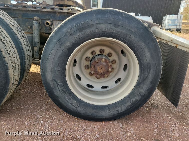 image for item NB9865 2001 Western Star 4964EX semi truck