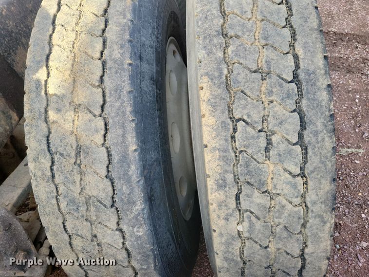 image for item NB9865 2001 Western Star 4964EX semi truck