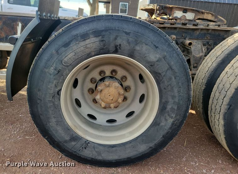 image for item NB9865 2001 Western Star 4964EX semi truck