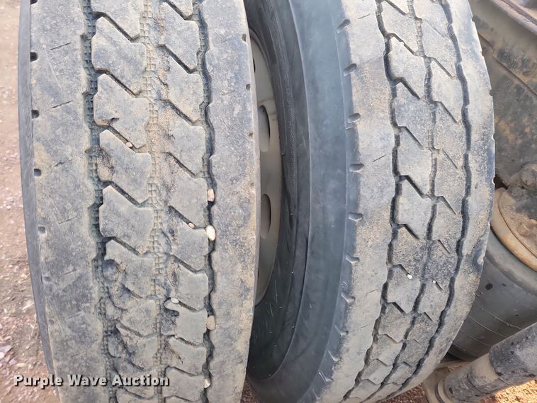 image for item NB9865 2001 Western Star 4964EX semi truck