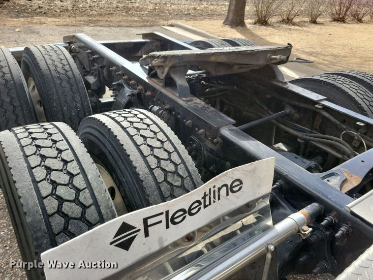 image for item NB9868 2016 Freightliner Cascadia 125 semi truck