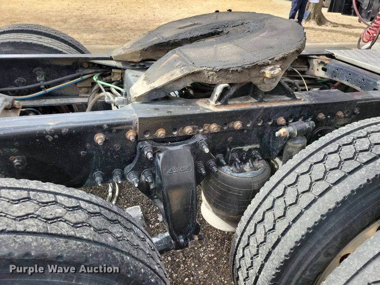 image for item NB9868 2016 Freightliner Cascadia 125 semi truck