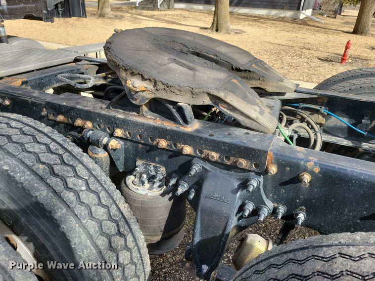 image for item NB9868 2016 Freightliner Cascadia 125 semi truck