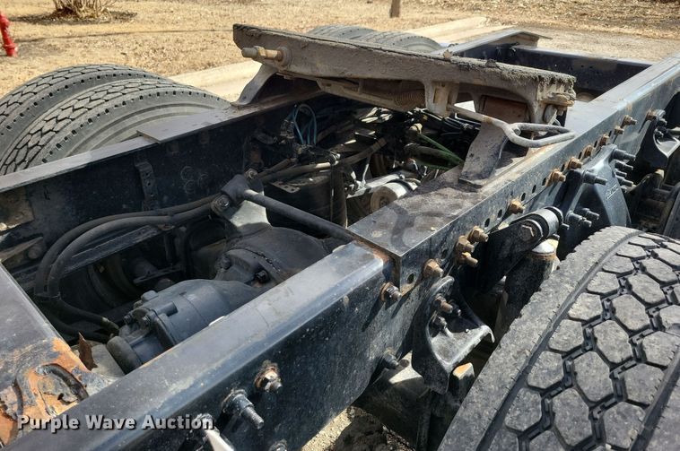 image for item NB9868 2016 Freightliner Cascadia 125 semi truck