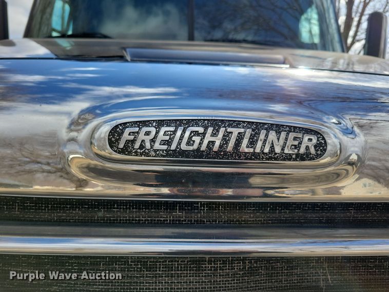 image for item NB9868 2016 Freightliner Cascadia 125 semi truck
