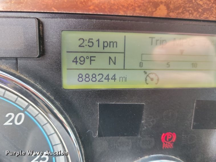 image for item NB9868 2016 Freightliner Cascadia 125 semi truck