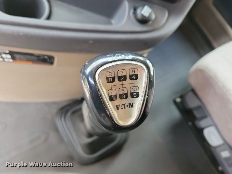 image for item NB9868 2016 Freightliner Cascadia 125 semi truck