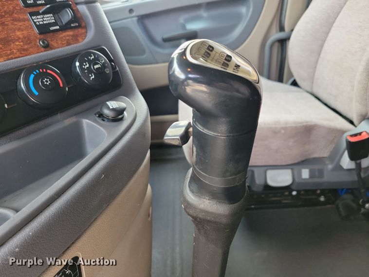 image for item NB9868 2016 Freightliner Cascadia 125 semi truck