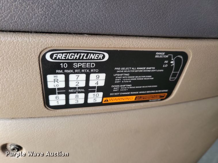 image for item NB9868 2016 Freightliner Cascadia 125 semi truck