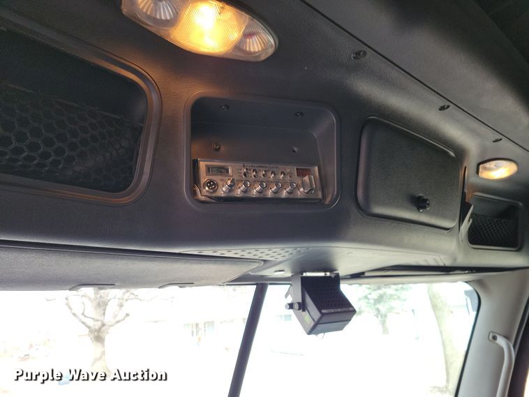 image for item NB9868 2016 Freightliner Cascadia 125 semi truck