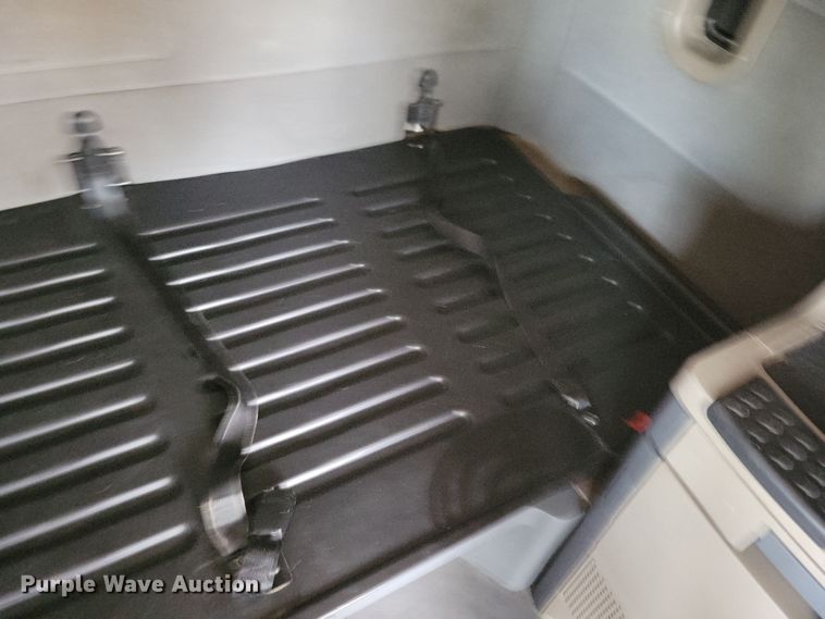 image for item NB9868 2016 Freightliner Cascadia 125 semi truck