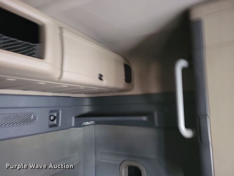 image for item NB9868 2016 Freightliner Cascadia 125 semi truck