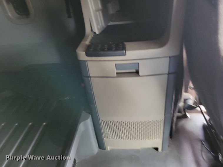 image for item NB9868 2016 Freightliner Cascadia 125 semi truck