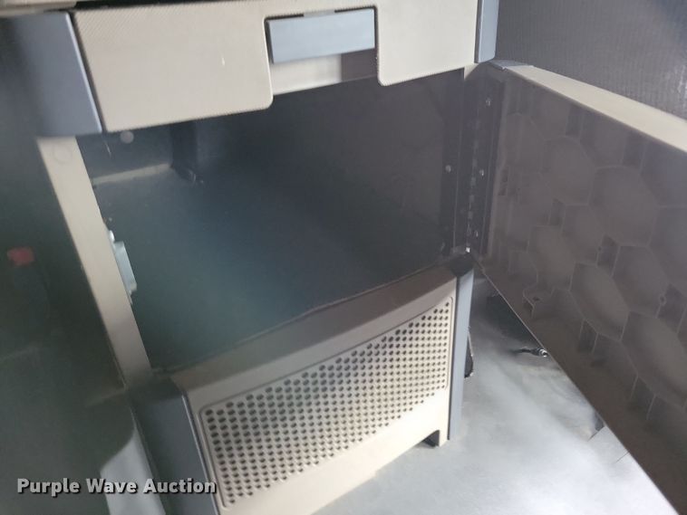 image for item NB9868 2016 Freightliner Cascadia 125 semi truck