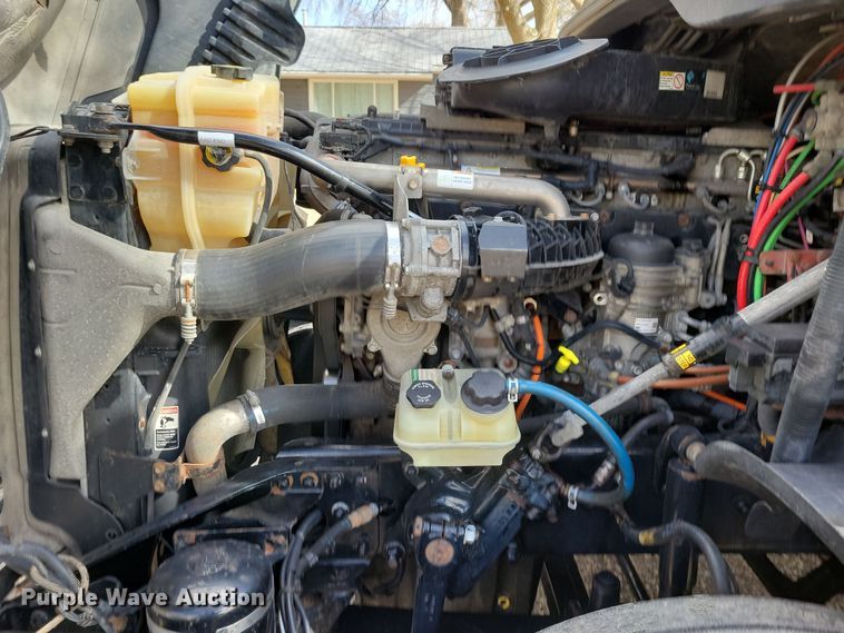 image for item NB9868 2016 Freightliner Cascadia 125 semi truck