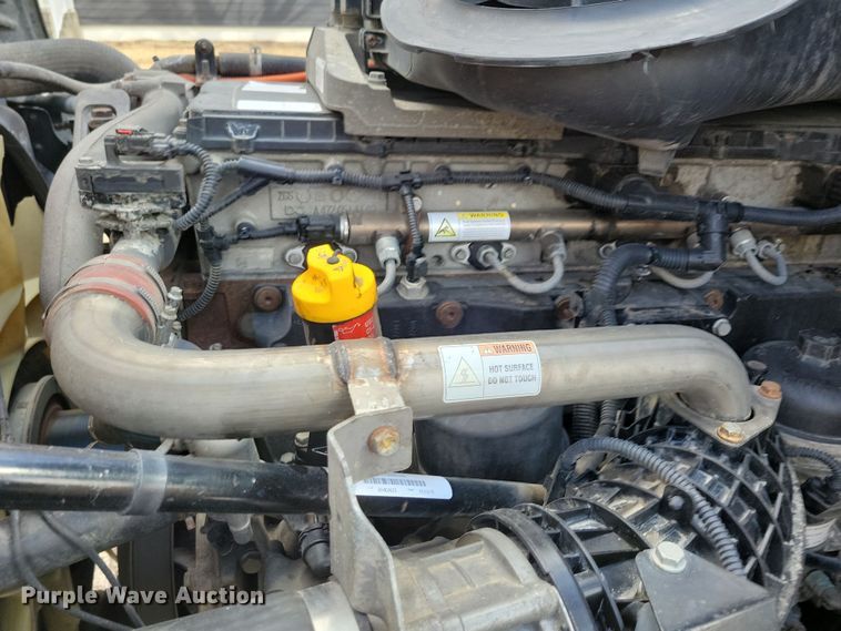 image for item NB9868 2016 Freightliner Cascadia 125 semi truck