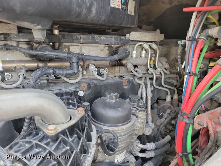 image for item NB9868 2016 Freightliner Cascadia 125 semi truck