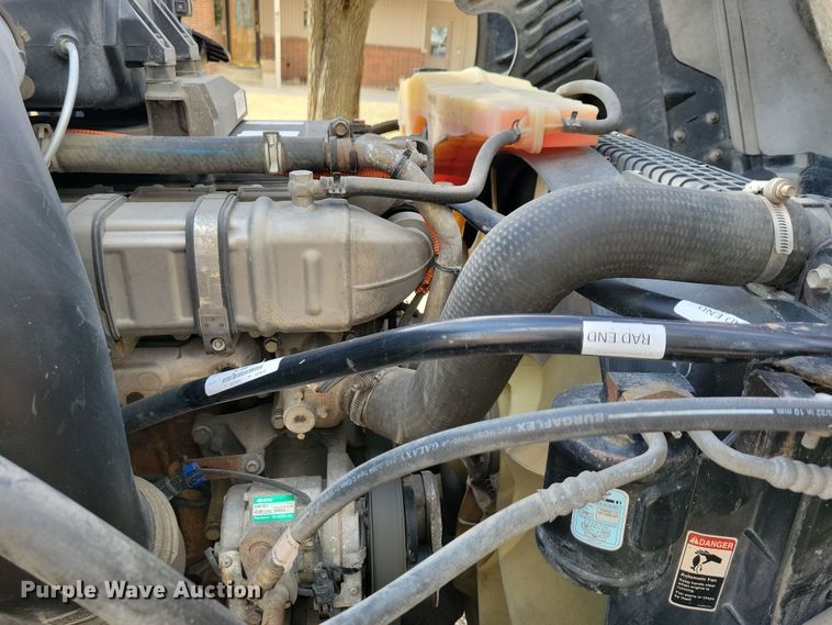 image for item NB9868 2016 Freightliner Cascadia 125 semi truck