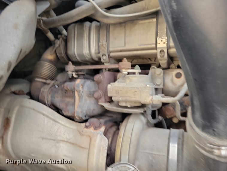 image for item NB9868 2016 Freightliner Cascadia 125 semi truck