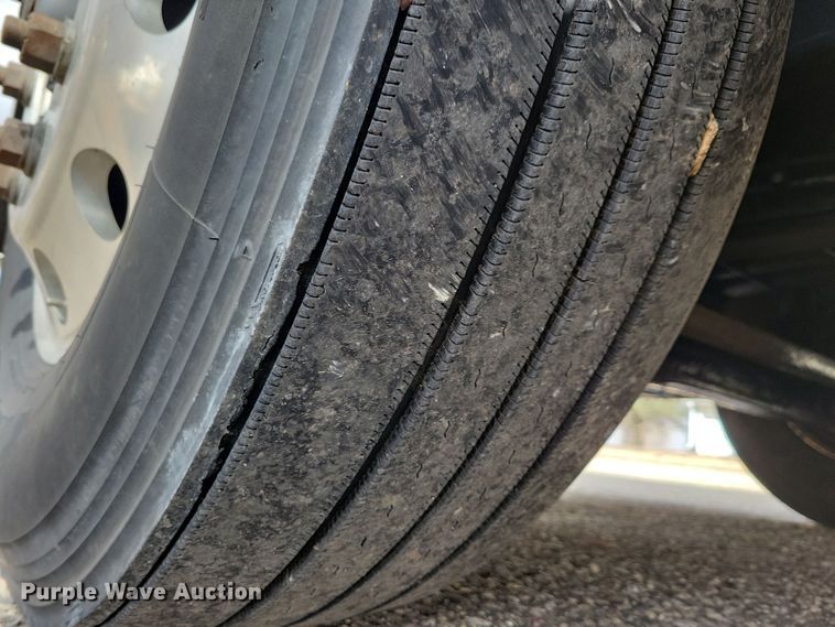 image for item NB9868 2016 Freightliner Cascadia 125 semi truck