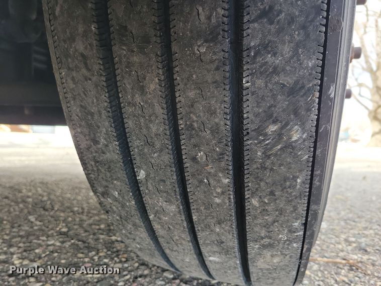 image for item NB9868 2016 Freightliner Cascadia 125 semi truck